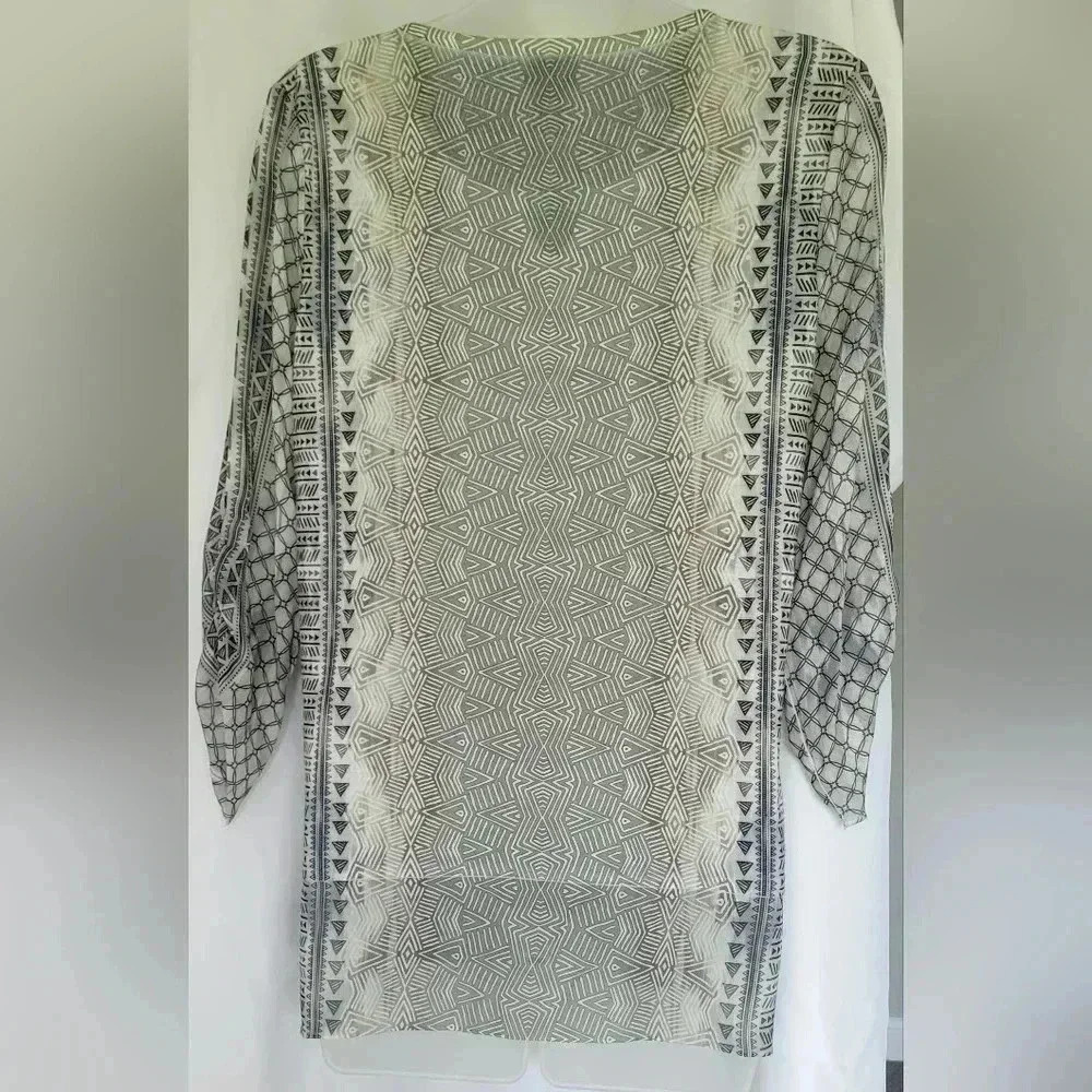 Chicos Crystal Green Gray Chiffon Embellished 3/4 Sleeve Top Size 0 (Small) - Picture 4 of 8
